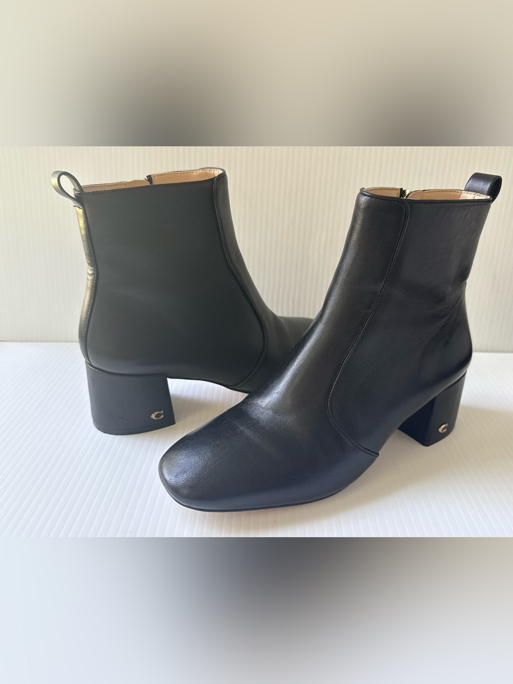 Coach Noah Women’s Black Leather Ankle Booties with Block Heel Size 7.5B(38)